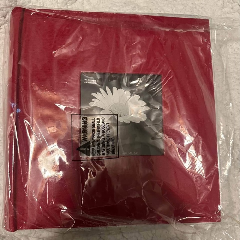 Pioneer Scarlet Photo Album